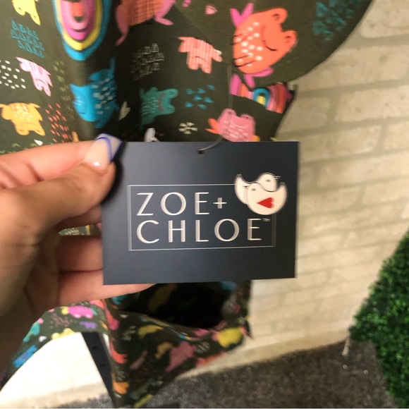 NWT Zoe + Chloe Army Green Frog and Rainbow pattern short sleeve scrub top - Picture 6 of 15